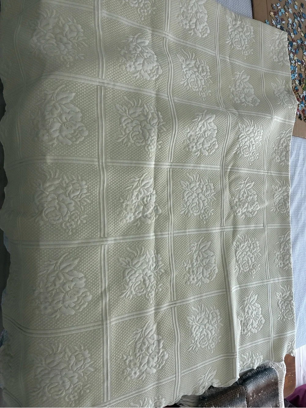 Cream Floral Matelassé Coverlet Martha’s Stewart. Measures 84” x 96” Never used.